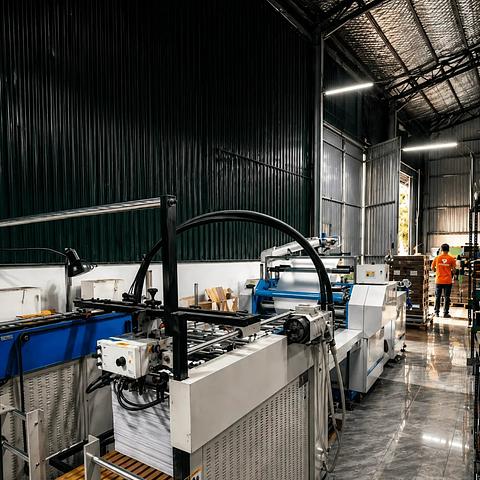 Máy Cán Màng Tự Động — quy mô xưởng in